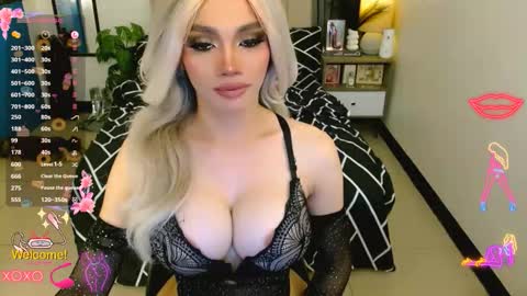 Kim - DONT FORGET TO FOLLOW AND GIME THUMBS UP online show from November 5, 5:40 am