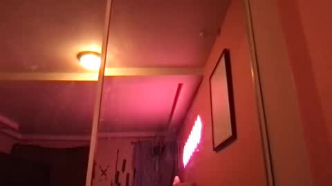 Glow Goddess online show from September 25, 8:10 am