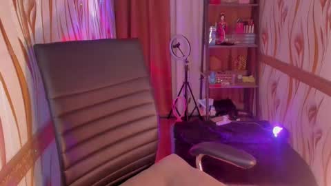 Barbie Brown online show from December 11, 4:51 am