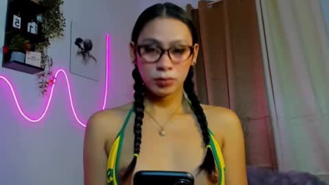 Kyla and Nian online show from February 22, 7:55 am