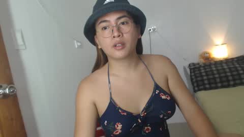 Snapshot of goldbella_ chatting on January 24, 2:07 am bella online show from January 24, 2:07 am