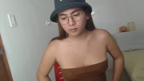 Snapshot of goldbella_ chatting on January 31, 1:33 am bella online show from January 31, 1:33 am