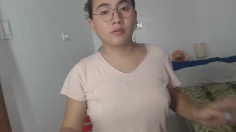 Snapshot of goldbella_ chatting on February 10, 2:30 am bella online show from February 10, 2:30 am
