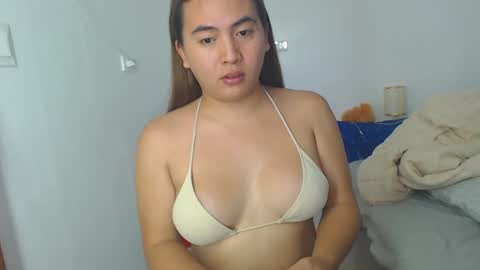 Snapshot of goldbella_ chatting on February 19, 2:33 am bella online show from February 19, 2:33 am