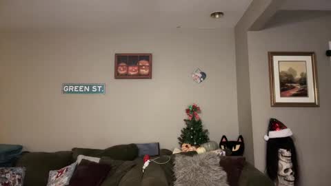 Snapshot of greenxxxqueen chatting on December 15, 5:56 am SexQueen Nikki online show from December 15, 5:56 am