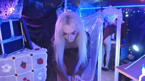 halovalentine online show from January 23, 12:04 am