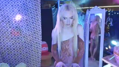 halovalentine online show from February 26, 12:05 am