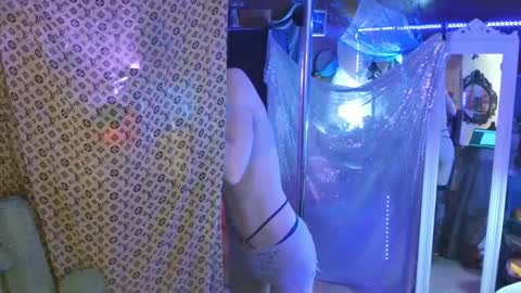 halovalentine online show from March 7, 12:33 am