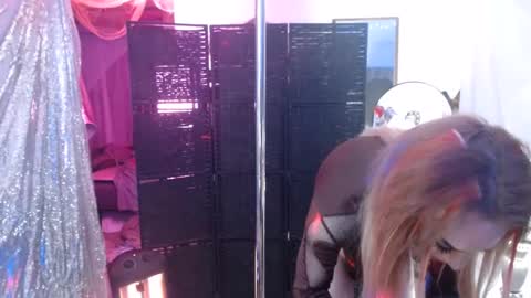 halovalentine online show from October 17, 10:02 pm