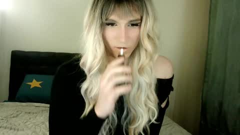 Snapshot of hellenspellman chatting on March 4, 10:25 pm Helen Spellman online show from March 4, 10:25 pm