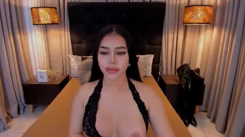 Snapshot of hennessygoddess69 chatting on October 20, 1:47 pm HENNESSY online show from October 20, 1:47 pm