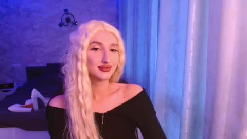 Snapshot of honey_sunset chatting on October 10, 1:23 pm honey_sunset online show from October 10, 1:23 pm