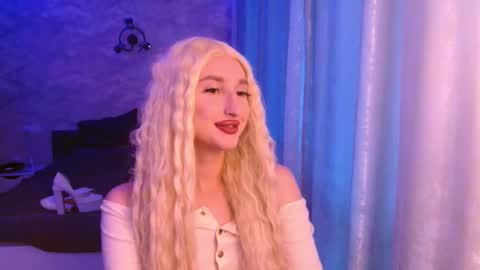 Snapshot of honey_sunset chatting on October 12, 2:30 pm honey_sunset online show from October 12, 2:30 pm