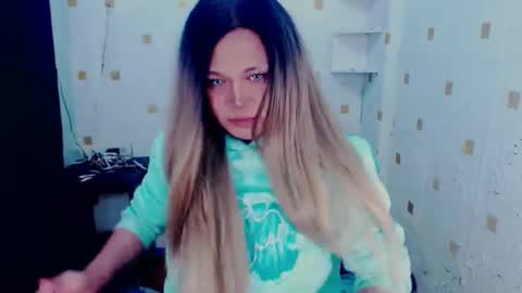 YOUR MAJESTY LUCY PEARL online show from January 10, 1:53 am