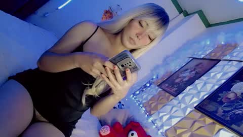 its me CLAUDIA online show from February 28, 3:04 am