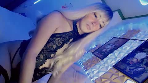 its me CLAUDIA online show from March 3, 3:17 am