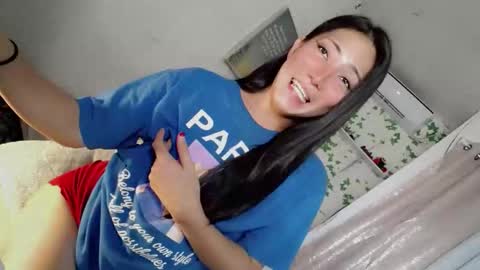 its me CLAUDIA online show from September 15, 8:19 am