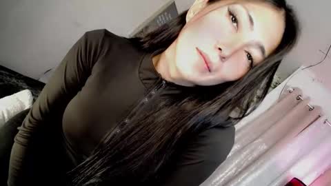 its me CLAUDIA online show from October 3, 8:14 am