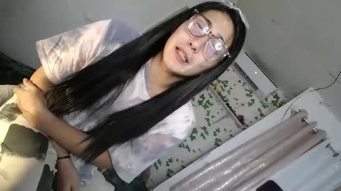 its me CLAUDIA online show from October 8, 5:42 am