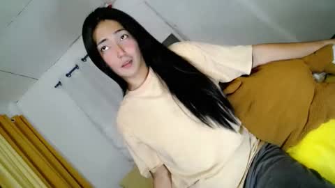 its me CLAUDIA online show from February 6, 7:25 am