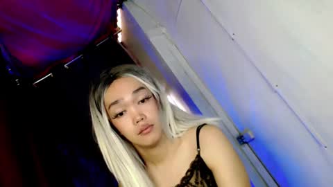 hot_moma69 online show from April 21, 7:37 am