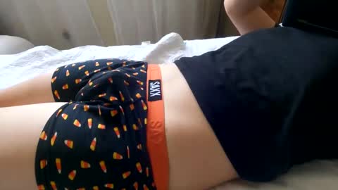 HugeCumshots online show from January 24, 9:37 pm
