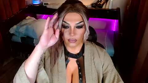 QUEEN MADI  online show from July 4, 12:05 am