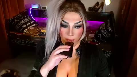 QUEEN MADI  online show from July 28, 2:05 pm
