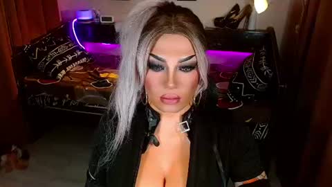 QUEEN MADI  online show from July 28, 6:20 pm