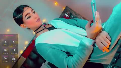 isabellagirs online show from December 20, 12:00 pm