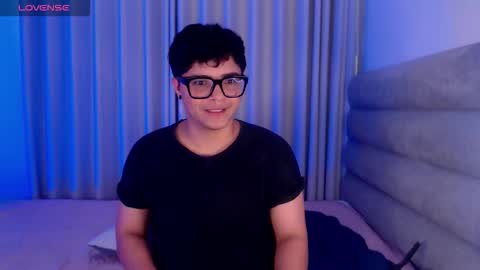 Isabella Mout  online show from February 13, 6:15 pm