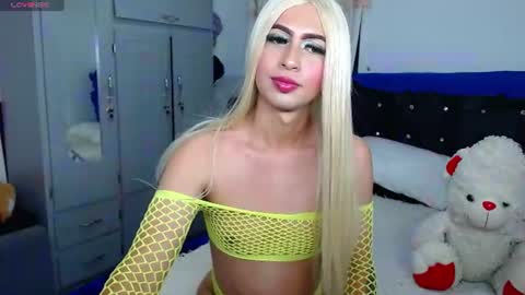 isadora online show from June 10, 4:12 am