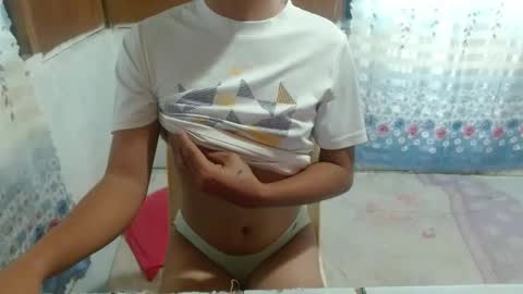 itsmelily05 online show from March 20, 10:55 pm