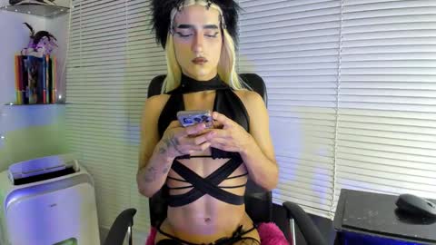 ivymilleer online show from March 25, 1:05 pm