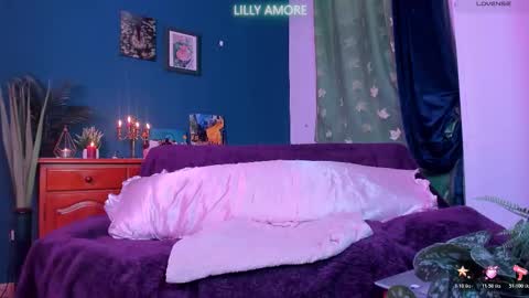 LillyAmore online show from December 1, 7:27 pm