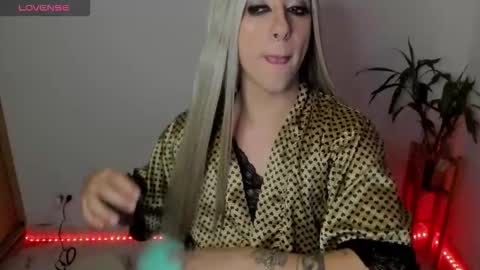  ashley   online show from January 6, 5:44 am