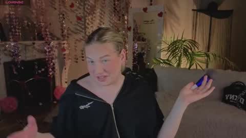 jes_solar online show from February 24, 9:19 pm