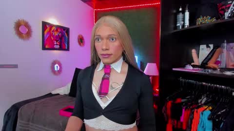 Snapshot of jess69jones chatting on October 13, 1:41 am Jess online show from October 13, 1:41 am