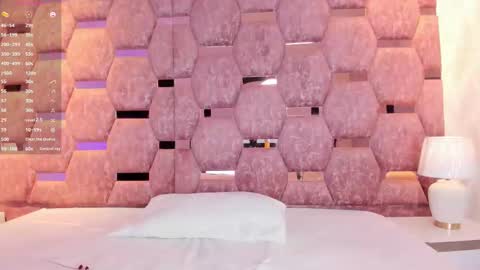 Jiggly online show from November 18, 1:27 am