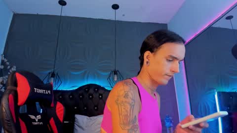 Joa Isaza     online show from January 17, 7:08 am