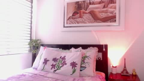 KIM  online show from October 26, 4:58 pm