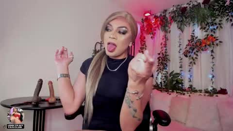  karol  online show from April 17, 1:03 pm
