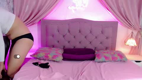 K E N D R A  online show from January 16, 4:38 am