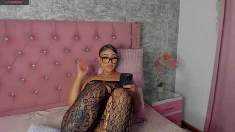 Khelany Isyy  online show from November 19, 3:01 pm