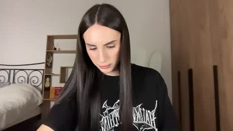 Kim Oberlin online show from April 8, 10:00 pm