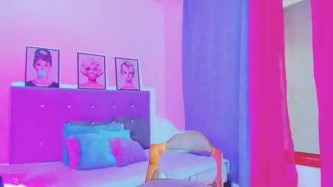 Snapshot of kimberly_thompsom chatting on December 15, 2:59 pm Your Queen KIM online show from December 15, 2:59 pm