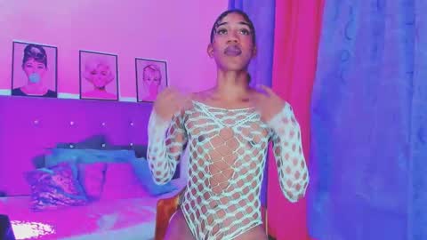 Snapshot of kimberly_thompsom chatting on January 6, 4:44 pm Your Queen KIM online show from January 6, 4:44 pm