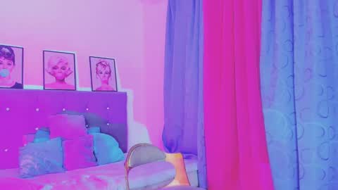 Snapshot of kimberly_thompsom chatting on January 11, 11:35 pm Your Queen KIM online show from January 11, 11:35 pm