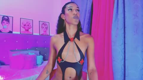 Snapshot of kimberly_thompsom chatting on January 22, 5:37 am Your Queen KIM online show from January 22, 5:37 am