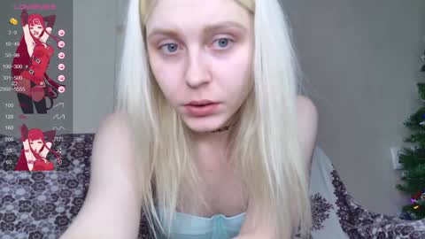 Snapshot of kitty_dora chatting on December 28, 1:17 pm Evelyn online show from December 28, 1:17 pm